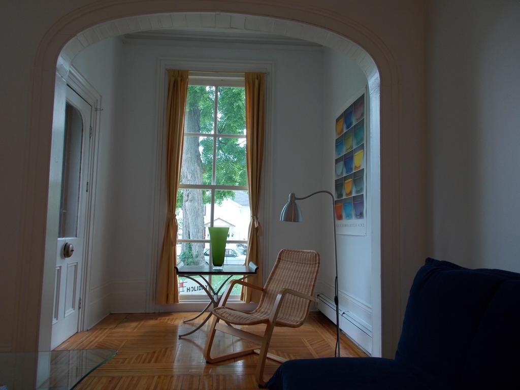Absolute 1000 Islands Monthly Suites Гананокве Номер фото