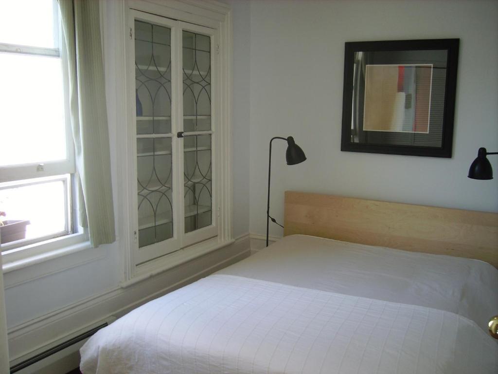 Absolute 1000 Islands Monthly Suites Гананокве Номер фото